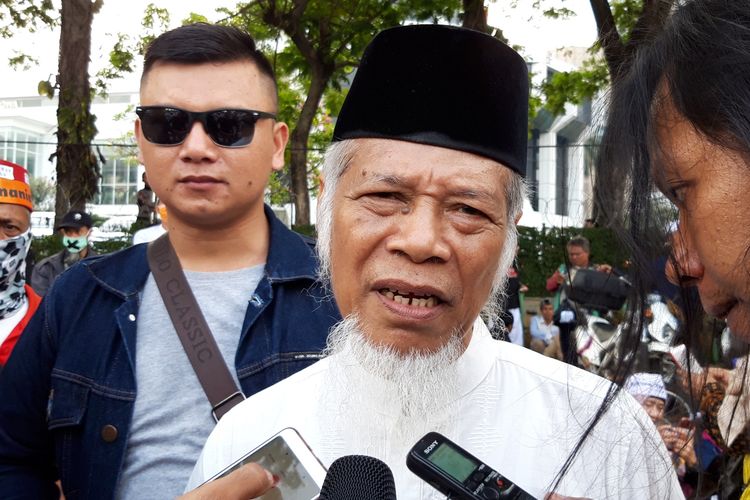 Mantan Penasehat KPK Abdullah Hehamahua sesuai aksi massa di Patung Kuda, Jakarta Pusat, Selasa (18/6/2019)