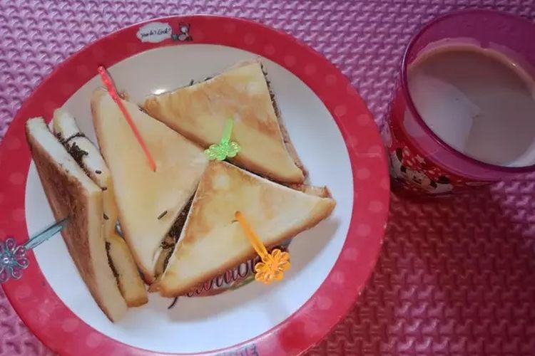 Roti panggang cokelat.