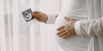 Tunda Kehamilan? Ini Risiko Nyata bagi Cadangan Sel Telur Perempuan