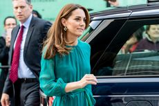 Kate Middleton Pakai Anting Seharga Rp 113.000