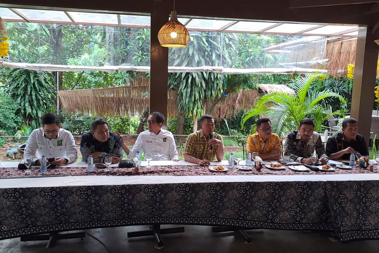 Tim kecil dari PKB dan Golkar bertemu kembali usai menjadi motor pembentukan koalisi besar di Restoran Pulau Dua, Senayan, Jakarta, Rabu (10/5/2023) siang. 