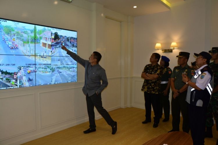 Wali Kota Salatiga Yuliyanto meresmikan Area Traffic Control System (ATCS) yang dikelola Dinas Perhubungan di gedung eks Bagian Humas samping kantor walikota Salatiga, Selasa (11/6/2018).