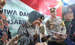 Kunker ke Sumba Timur, Mensos Risma Serahkan Bansos untuk ODGJ hingga Penyandang Disabilitas