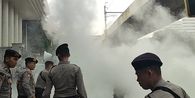 Demo di Kejagung Ricuh, Massa Bakar Ban-Blokade Jalan Terkait Kasus Eks Jampidsus Febrie