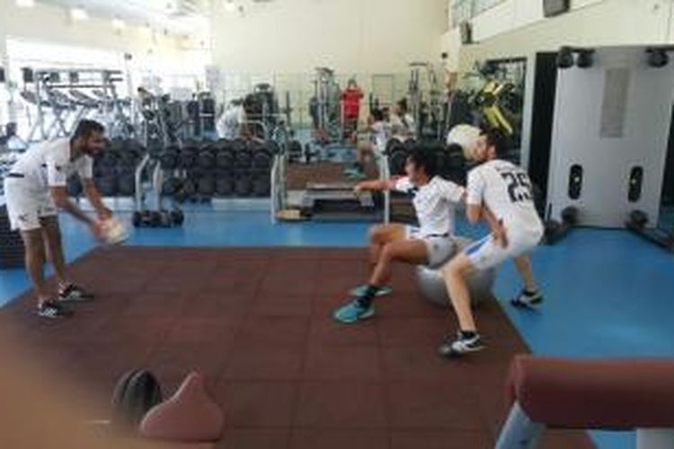 Latihan yang dijalani Ryuji Utomo (tengah) bersama Al Najma.