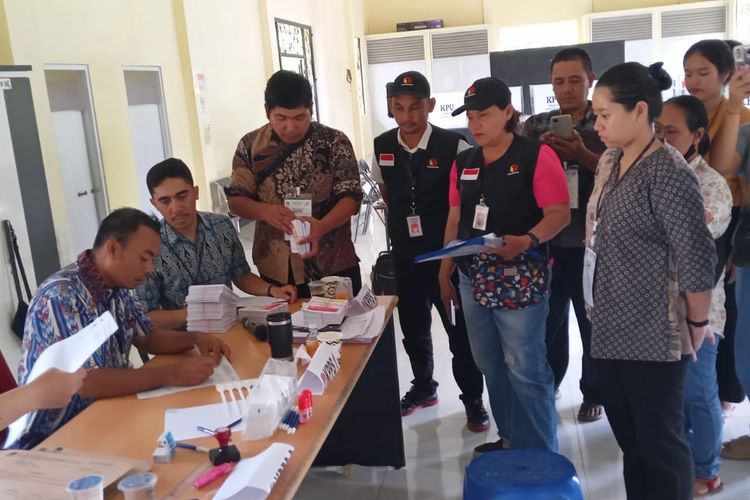 Calon presiden dan wakil presiden nomor urut 02 Prabowo Subianto dan Gibran Rakabuming Raka menang di 3 Tempat Pemungutan Suara (TPS) Rumah Sakit Jiwa, Kota Singkawang, Kalimantan Barat (Kalbar). 
