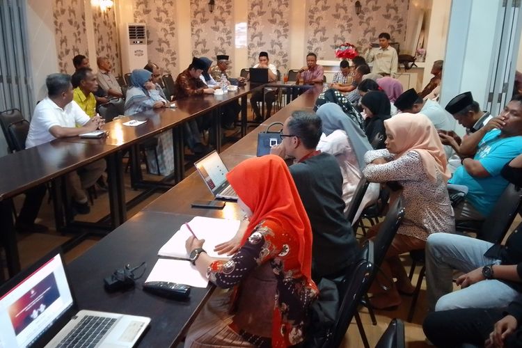 Komisi Pemilihan Umum (KPU) Kabupaten Luwu, Sulawesi Selatan, Jumat (28/4/2023) menyosialisasikan pencalonan anggota DPRD