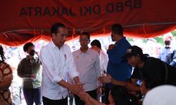 Direksi Pertamina Dampingi Presiden Jokowi Kunjungi Posko Pengungsian Plumpang