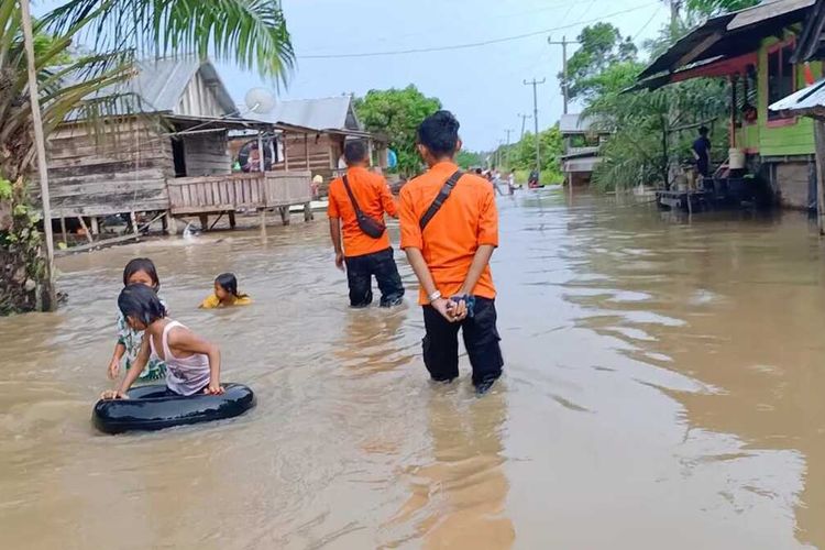 Banjir yang merendam dua desa di Kabupaten Musi Banyuasin (Muba), Sumatera Selatan menyebabkan puluhan rumah ikut terendam.