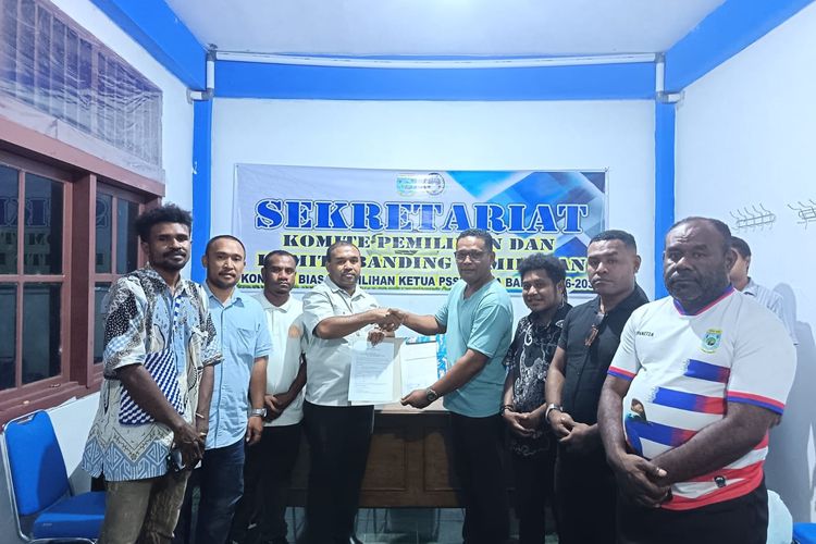 Terhalang Kabut Asap, Bakal Calon Ketua Asprov PSSI Papua Barat Utus Perwakilan Mendaftar