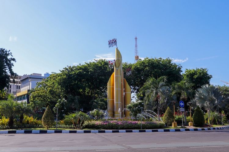 Monumen Bambu Runcing di Surabaya.