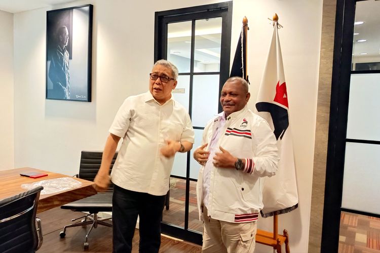 Petrus Kasihiw Gabung PSI, Targetkan Partai Masuk Pimpinan DPRD Papua Barat