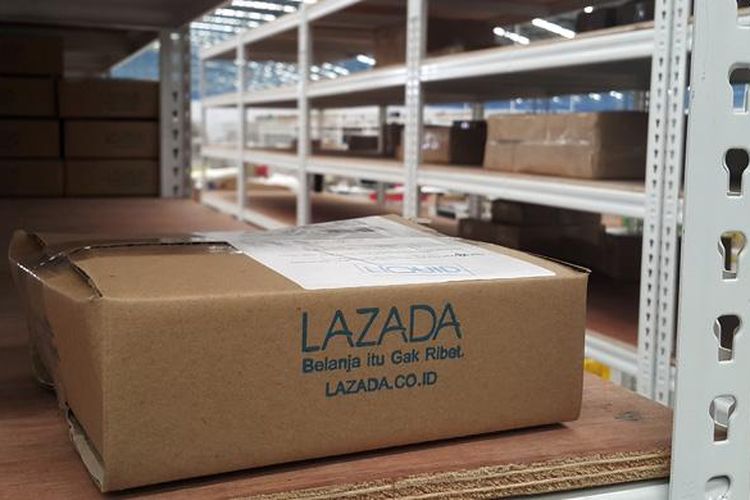 Barang yang sudah dikemas dan siap dikirimkan di gudang baru Lazada Indonesia, Cakung, Jakarta Utara.