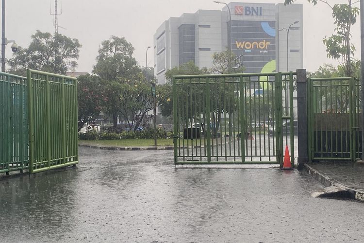 Bekasi Diguyur Hujan Deras Disertai Angin Kencang