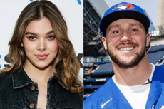 Hailee Steinfeld dan Josh Allen Dirumorkan Berpacaran 