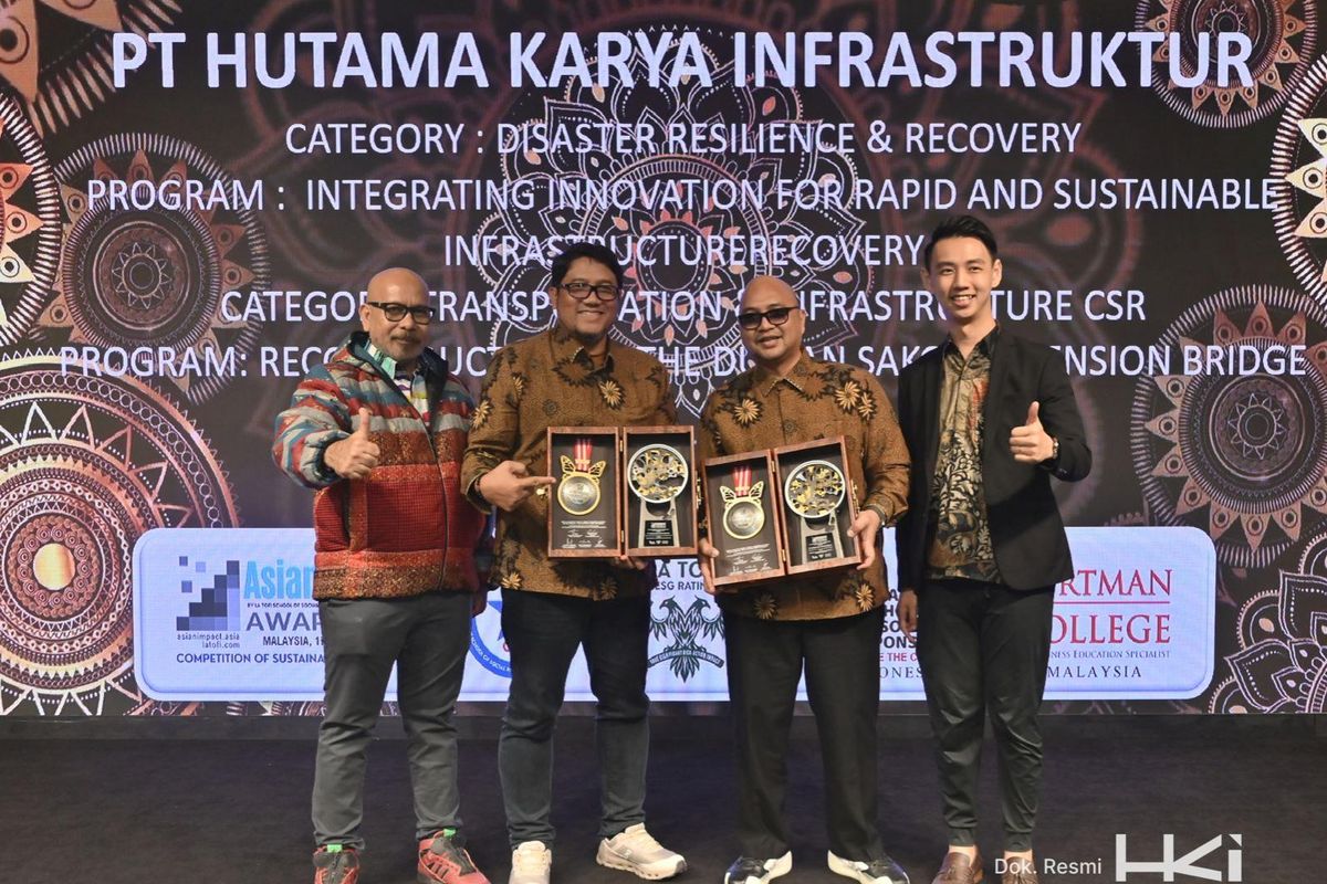 PT Hutama Karya Infrastruktur (HKI) meriah dua penghargaan Platinum pada ajang Asian Impact Awards 2025 di Kuala Lumpur, Malaysia pada Kamis (18/9/2025).