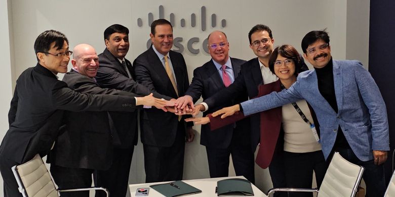 Indosat Ooredoo Hutchison (IOH) dan Cisco menandatangani Nota Kesepahaman (MoU) untuk mengubah jaringan IOH dengan routed optical networking (RON) di acara Mobile World Congress 2023 di Barcelona, Senin (27/2/2023).