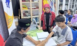 Dukung Inklusi dan Literasi Keagamaan, Garudafood Donasi Al-Quran Braille untuk Pelajar Tunanetra