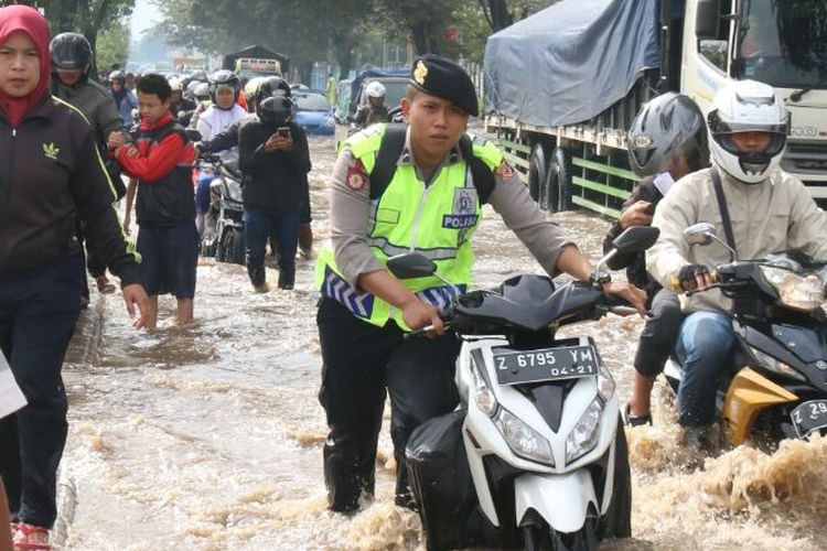 Jalur Bandung-Garut kembali terendam banjir, Senin (20/3/2017)