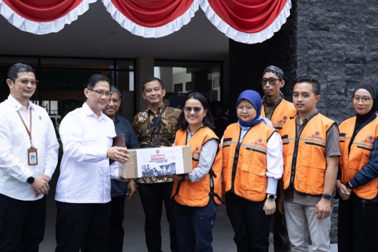 UGM Berangkatkan Tim Tanggap Bencana ke NTT, Pemda DIY Titip 240 Kg Obat