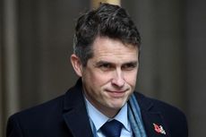 Dituduh Kirim Pesan Ancaman, Menteri Pendidikan Inggris Mengundurkan Diri