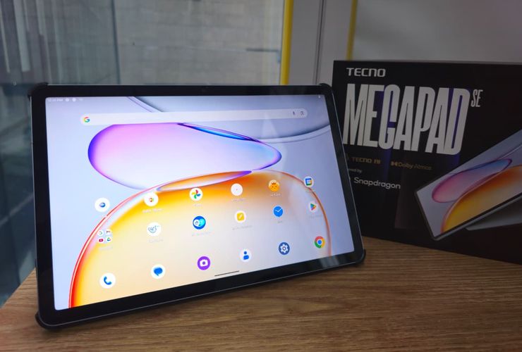 Tablet Tecno Megapad SE Dalam Genggaman