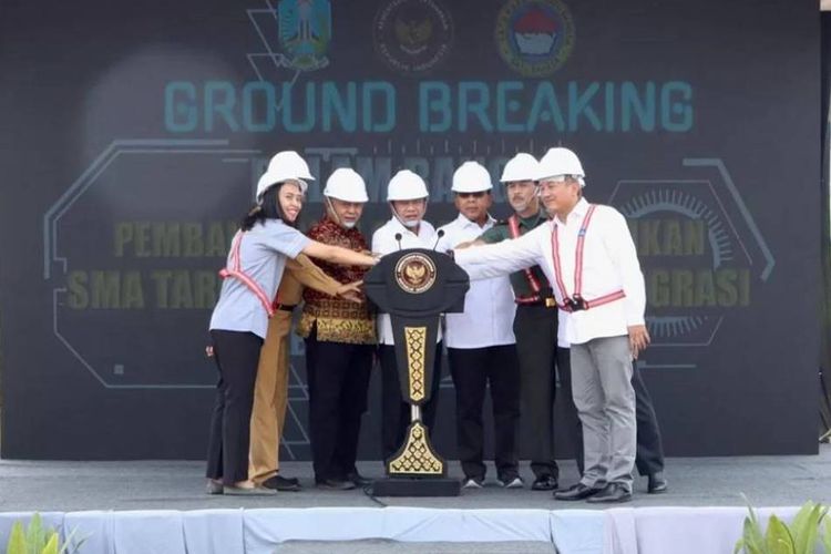 Peletakan batu pertama pembangunan SMA Taruna Nusantara Terintegrasi di Kepanjen, Kabupaten Malang, Jawa Timur.