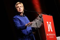 Hillary Clinton Bikin Grup Politik 