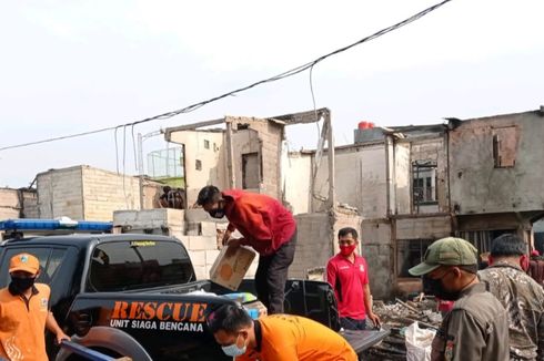 Dinsos Bagikan Makanan Siap Saji Selama Tiga Hari untuk Korban Kebakaran di Penjaringan