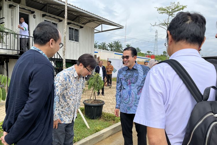 Kepala Badan Bank Tanah Parman Nataatmadja menerima delegasi J-Trust Jepang, di Kantor Badan Bank Tanah, Penajam Paser Utara, Kalimantan Timur, Selasa (11/6/2024).