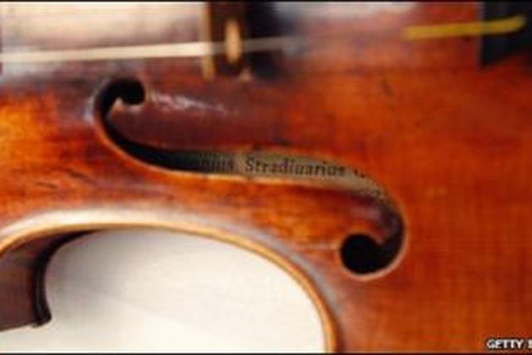 Ilustrasi. Biola Stradivarius.