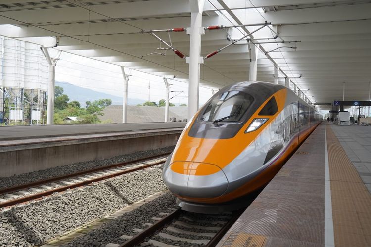 PT Kereta Cepat Indonesia China (KCIC) sedang membuka lowongan kerja untuk lulusan S1