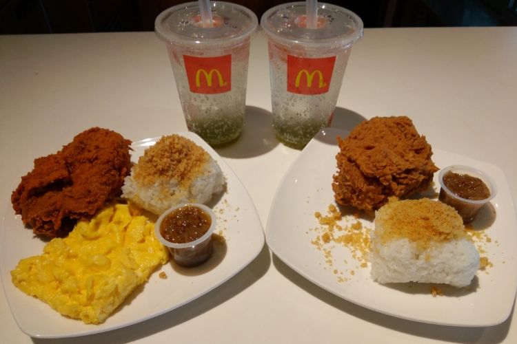 Ayam kremes sambal matah yang dijual di McDonalds dengan Kedondong Fizz.