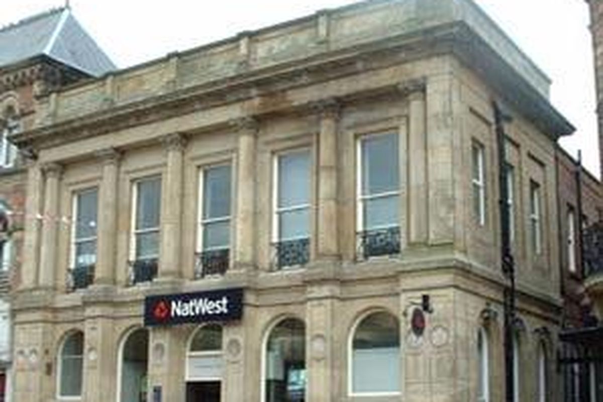 Mengikuti aturan perbankan syariah, halal mortgage dari NatWest Bank tidak mengenakan riba. Dalam struktur pembiayaannya, halal mortgage menggunakan aturan murabaha.