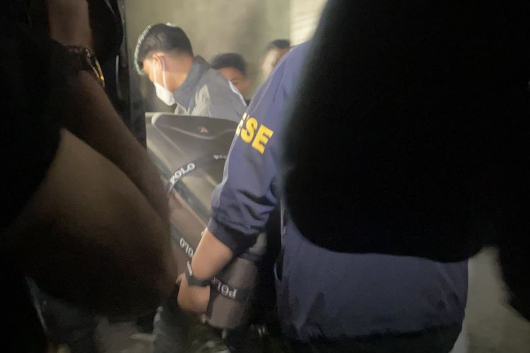 Penggeledahan Ruko di Cipete Selesai Setelah 5 Jam, Polisi Bawa Koper Besar hingga Dokumen