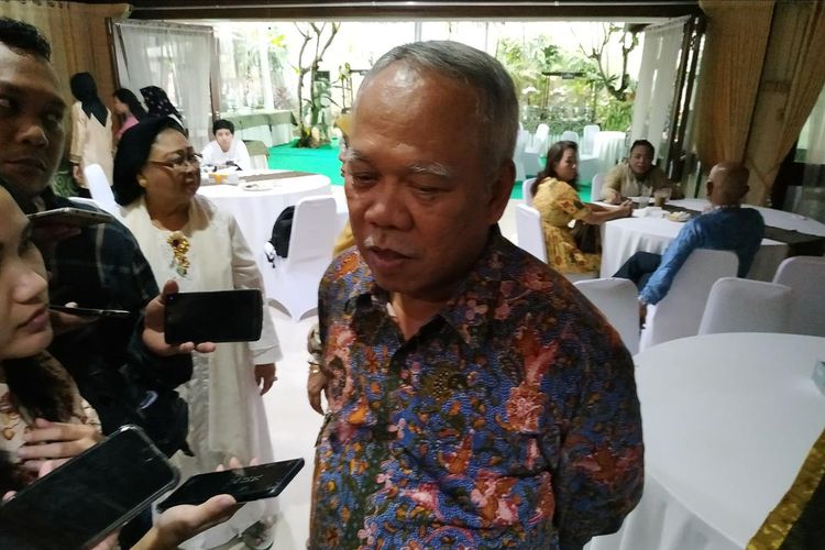 Menteri Pekerjaan Umum dan Perumahan Rakyat (PUPR) Basuki Hadimuljono memberikan keterangan di sela-sela menghadiri open house Menko Perekonomian Darmin Nasution di Jakarta, Rabu (5/6/2019).