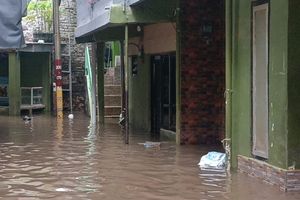 Titik Banjir Jakarta Meluas Siang Ini, 52 RT dan 17 Ruas Jalan Terendam