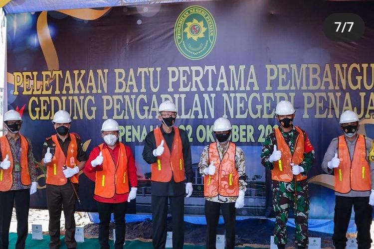 Acara peletakan batu pertama pembangunan Gedung Pengadilan Negeri Penajam yang berada di Kilometer 9 Kelurahan Nipah-nipah Kecamatan Penajam, Kamis (22/10/2020).
