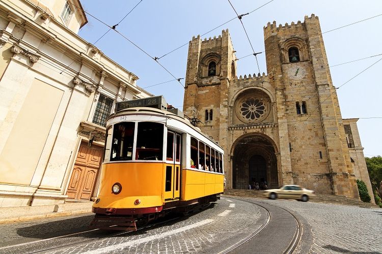 Ilustrasi Portugal - Katedral Lisbon.