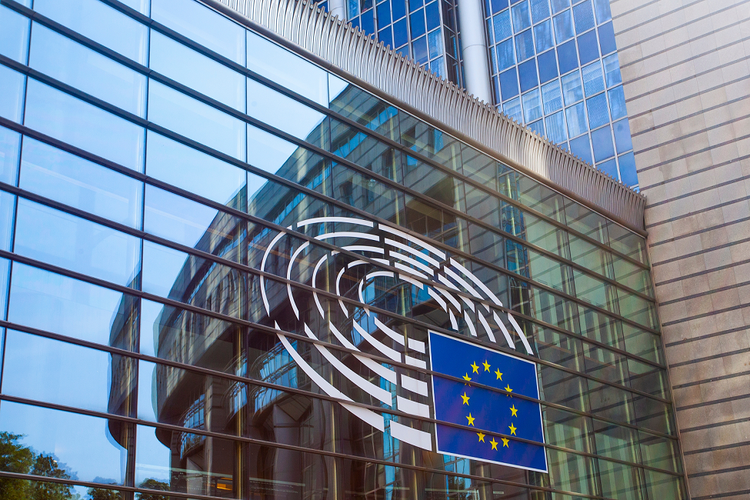 Logo parlemen Eropa di Gedung Parlemen Eropa di Leopold Square, Brussels, Belgia. Gambar diambil pada 4 Juni 2022. 