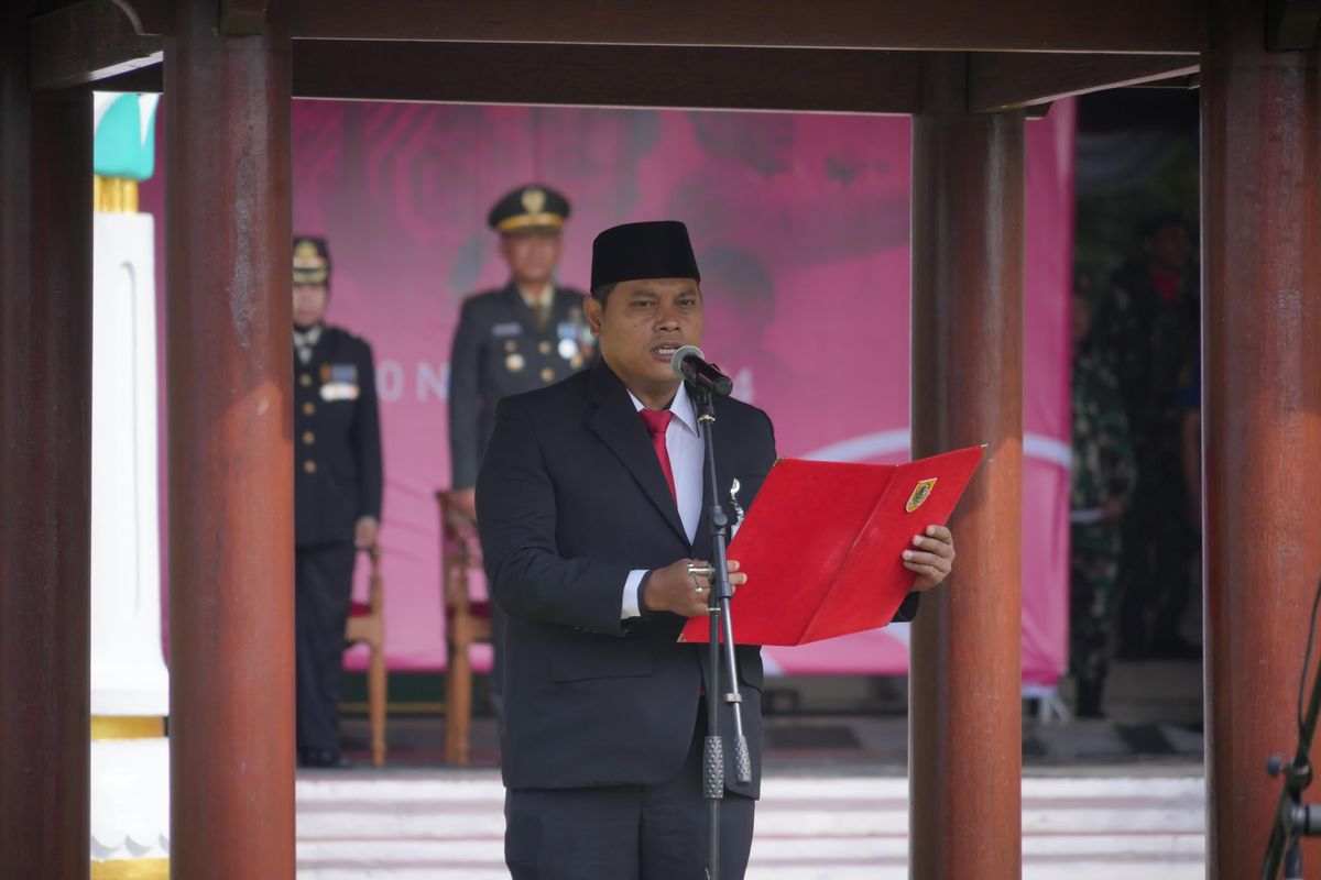 Sekda Klaten, Jajang Prihono bertugas sebagai inspektur upacara peringatan Hari Pahlawan 2024 di Pemkab Klaten, Jawa Tengah (10/11/2024). 