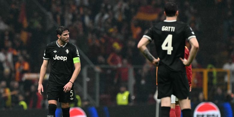 Gelandang Juventus, Manuel Locatelli, bereaksi pada laga leg pertama play-off babak knockout Liga Champions UEFA antara Galatasaray SK dan Juventus FC di Rams Park, Istanbul, pada 17 Februari 2026.