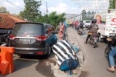 Mobil Tabrak Pembatas Jalan di Neglasari, 1 Petugas Dishub Tangerang Terluka