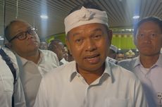 Mobil Tertabrak Kereta Api hingga Terjun ke Kali di Jakbar