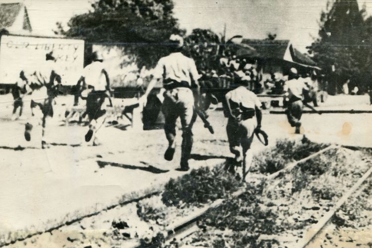 Pemberontakan di surabaya sebagai reaksi ultimatum brigjen Malaby dari tentara Inggris pada tgl. 10 November 1945