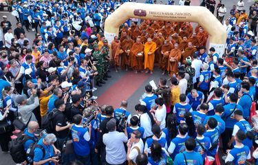  Kawasan Pusat Pengelolaan Komplek Kemayoran (PPK Kemayoran) kembali menjadi pusat perayaan Gema Waisak Pindapata Nasional 2025 di Jakarta. Apakah hari raya Waisak 12 Mei adalah tanggal merah?