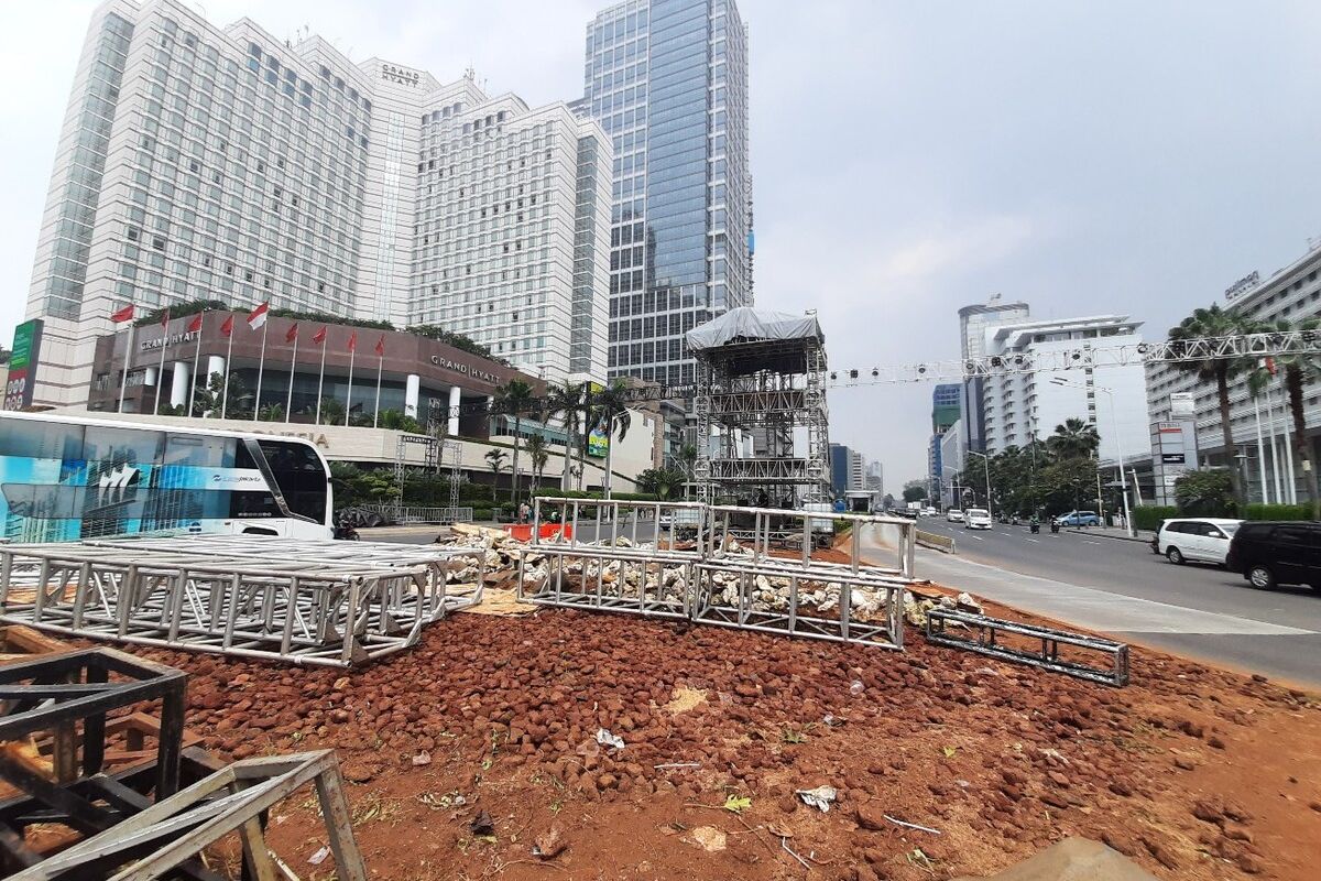 Bekas lokasi instalasi batu gabion di Bundaran Hotel Indonesia, Jakarta Pusat, Kamis (26/12/2019)