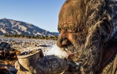 Dijuluki Manusia Terkotor di Dunia, Amou Haji Tak Mandi Selama 67 ...
