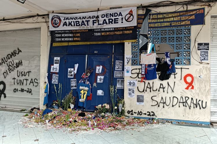 Pintu keluar tribun 13 Stadion Kanjuruhan.