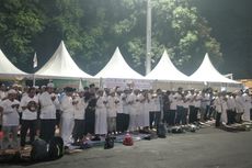 Jelang Kampanye Akbar, Pendukung Prabowo-Sandiaga Shalat Subuh Bersama di GBK